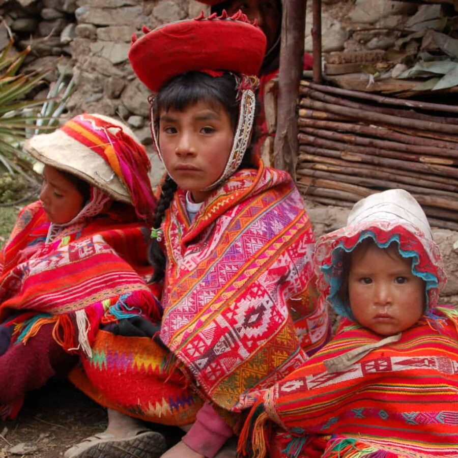 Familj i by utanför Ollantaytambo Reseblogg Peru