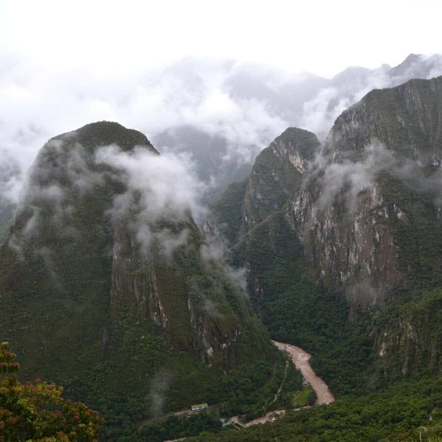 Machu Picchu i moln, Peru