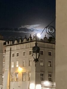 Krakóws gamla stad Stare Miasto på kvällen